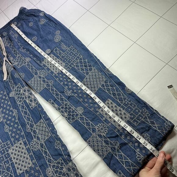 Johnny Was Biya Pants Womens XL Blue Chambray Embroidered Hemmed Bohemian Boho - Picture 9 of 10